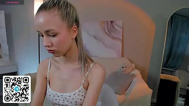 Snapshot of Anellyball chatting on February 18, 2026, 10:44 am Anellyball online show from February 18, 2026, 10:44 am