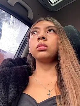 Sara-cooper2 online show from November 6, 2025, 2:10 pm