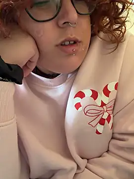 Snapshot of chiaretta_loveit chatting on November 6, 2025, 2:43 pm chiaretta loveit online show from November 6, 2025, 2:43 pm