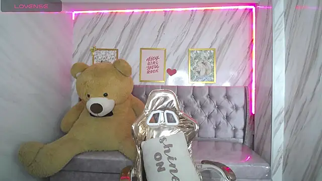 Snapshot of Eilyn_love_b chatting on September 18, 2025, 12:52 pm Eilyn love b online show from September 18, 2025, 12:52 pm