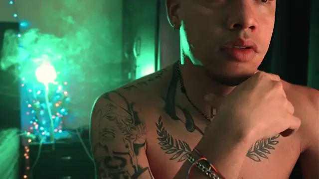 Snapshot of AlphaMasterXxx chatting on April 8, 2026, 10:39 am AlphaMasterXxx online show from April 8, 2026, 10:39 am