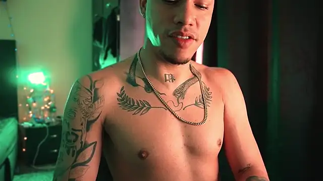 Snapshot of AlphaMasterXxx chatting on April 6, 2026, 5:25 pm AlphaMasterXxx online show from April 6, 2026, 5:25 pm