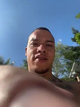 Snapshot of AlphaMasterXxx chatting on April 4, 2026, 9:10 pm AlphaMasterXxx online show from April 4, 2026, 9:10 pm