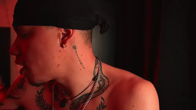 Snapshot of AlphaMasterXxx chatting on April 4, 2026, 5:03 am AlphaMasterXxx online show from April 4, 2026, 5:03 am