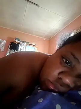 Snapshot of Karamelsaus chatting on October 17, 2025, 7:59 pm Karamelsaus online show from October 17, 2025, 7:59 pm