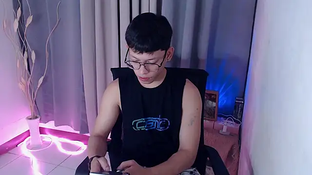 pinkcock froi2305 online show from April 6, 2026, 3:13 am