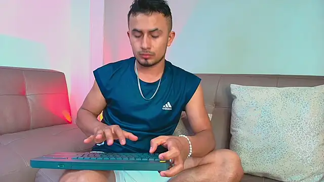 Snapshot of Valentiinoss chatting on June 16, 2026, 9:04 pm Valentiinoss online show from June 16, 2026, 9:04 pm