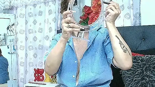 Victoriacoperino online show from November 4, 2025, 3:27 pm