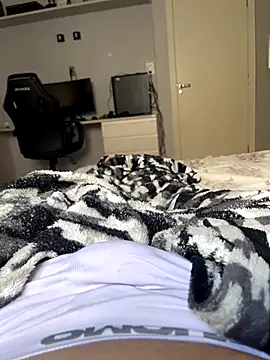 Novinho16cmz online show from November 11, 2025, 4:02 pm