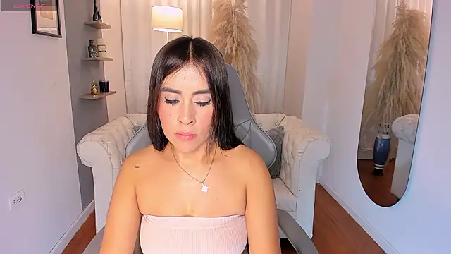 Snapshot of Natalia_Leon8 chatting on March 5, 2026, 3:47 am Natalia Leon8 online show from March 5, 2026, 3:47 am