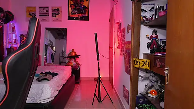 logan hugh8 online show from April 3, 2026, 9:05 am