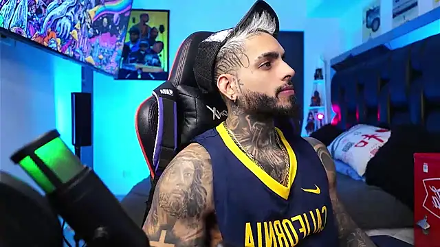 logan hugh8 online show from February 17, 2026, 12:24 pm