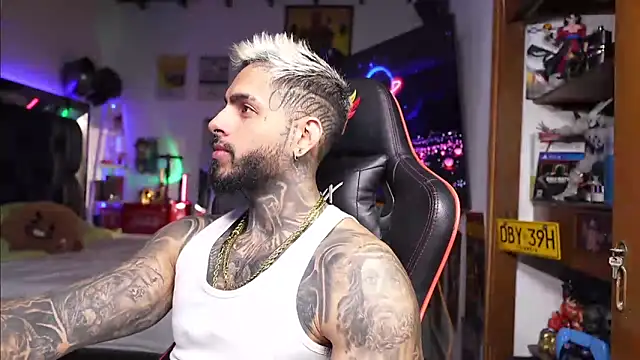 logan hugh8 online show from March 18, 2026, 2:58 am