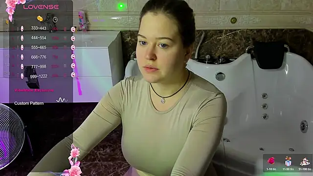 Snapshot of HelenHartt chatting on November 10, 2025, 2:05 am HelenHartt online show from November 10, 2025, 2:05 am