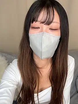 emiiiii1001 online show from November 21, 2025, 2:10 am