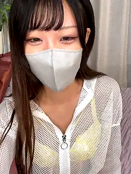 emiiiii1001 online show from October 14, 2025, 3:07 am