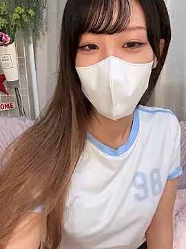 emiiiii1001 online show from September 18, 2025, 3:09 am