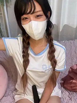 emiiiii1001 online show from September 11, 2025, 5:18 am