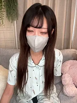 emiiiii1001 online show from November 1, 2025, 2:51 am