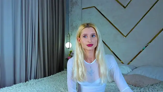 Monica Leen online show from October 28, 2025, 8:24 am