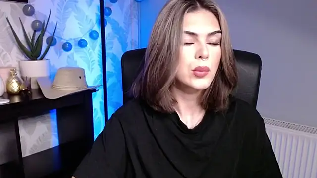 Snapshot of Nova_SIN chatting on November 4, 2025, 7:45 am Nova SIN online show from November 4, 2025, 7:45 am