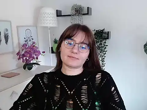 Julie Diamond online show from September 25, 2025, 12:44 pm