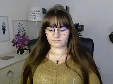 Julie Diamond online show from September 22, 2025, 12:33 pm