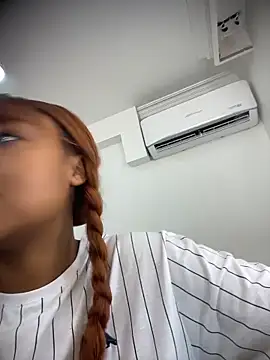 Snapshot of AngelaRoberts chatting on April 13, 2026, 7:51 pm AngelaRoberts online show from April 13, 2026, 7:51 pm