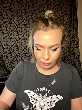 Snapshot of emmasweett11 chatting on December 19, 2025, 12:40 pm emmasweett11 online show from December 19, 2025, 12:40 pm