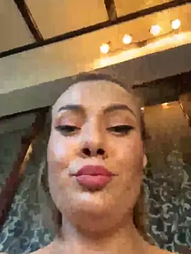 Snapshot of emmasweett11 chatting on October 20, 2025, 1:00 pm emmasweett11 online show from October 20, 2025, 1:00 pm