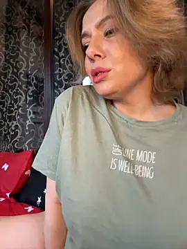 Snapshot of emmasweett11 chatting on December 3, 2025, 9:20 am emmasweett11 online show from December 3, 2025, 9:20 am