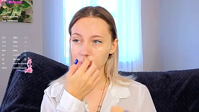 NyxaThorn online show from September 23, 2025, 2:35 pm