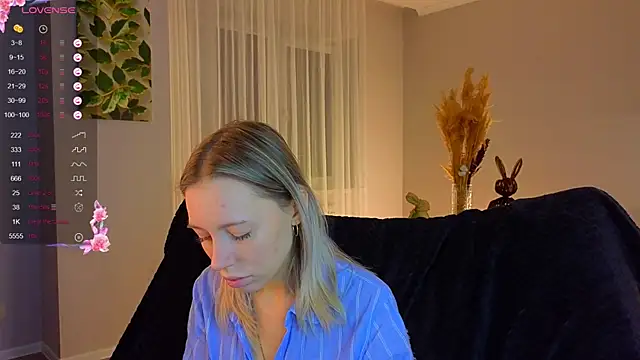 NyxaThorn online show from November 22, 2025, 2:38 pm