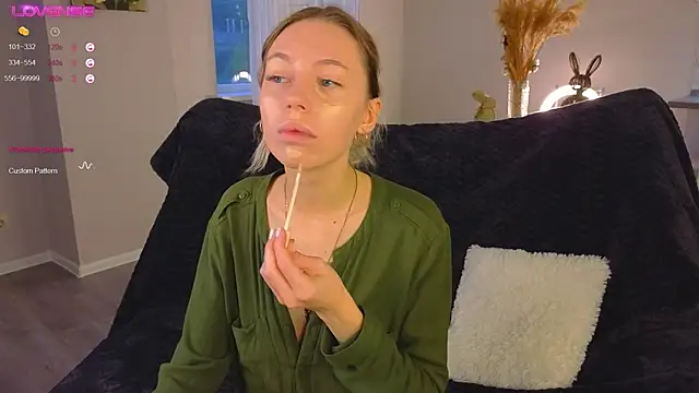 NyxaThorn online show from October 9, 2025, 2:39 pm