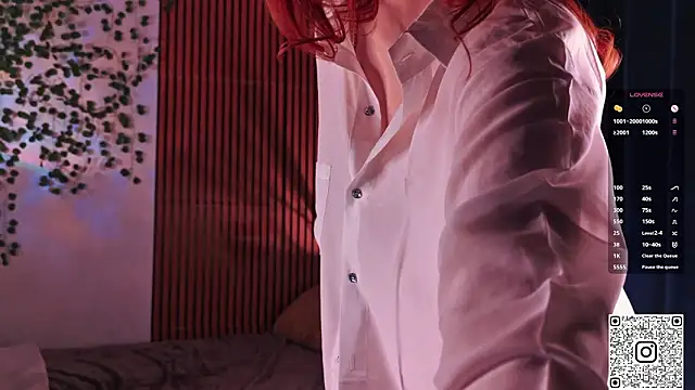 Snapshot of GildedKitten chatting on February 17, 2026, 9:01 pm GildedKitten online show from February 17, 2026, 9:01 pm