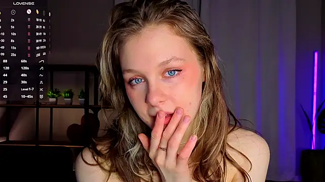 Snapshot of Tender_beauty chatting on May 17, 2026, 5:57 pm Tender beauty online show from May 17, 2026, 5:57 pm