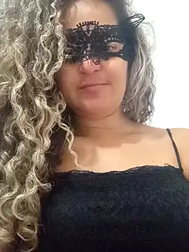 RaphinhaSanches online show from November 6, 2025, 12:09 pm