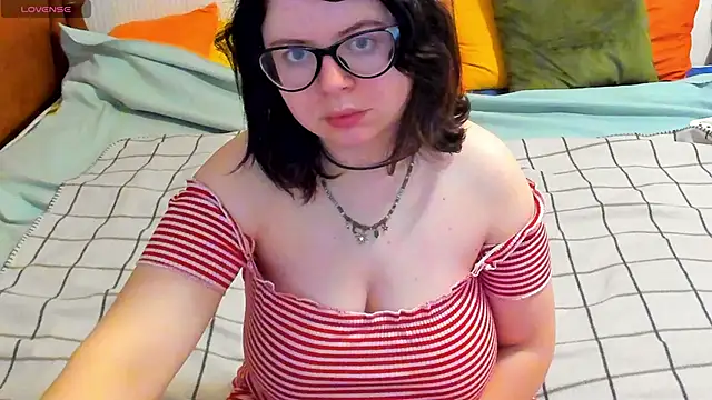 MilisaSweet777 online show from November 19, 2025, 6:24 am