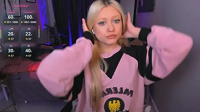 Millie Vanillies online show from December 15, 2025, 1:17 pm