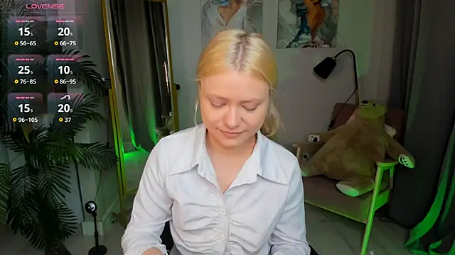 Snapshot of Millie_Vanillies chatting on September 10, 2025, 3:11 pm Millie Vanillies online show from September 10, 2025, 3:11 pm