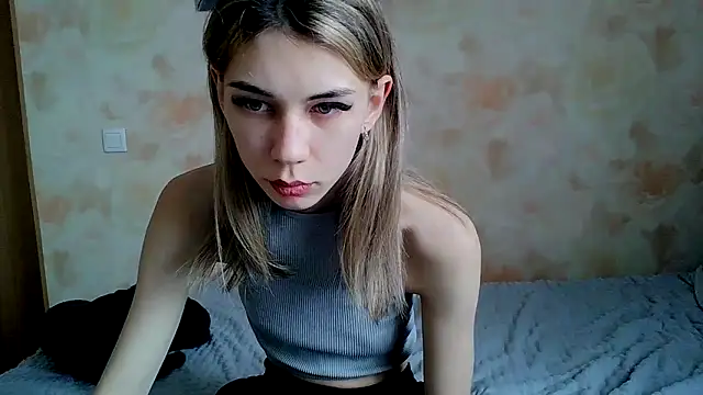 Crazy Empresis online show from April 19, 2026, 7:42 am