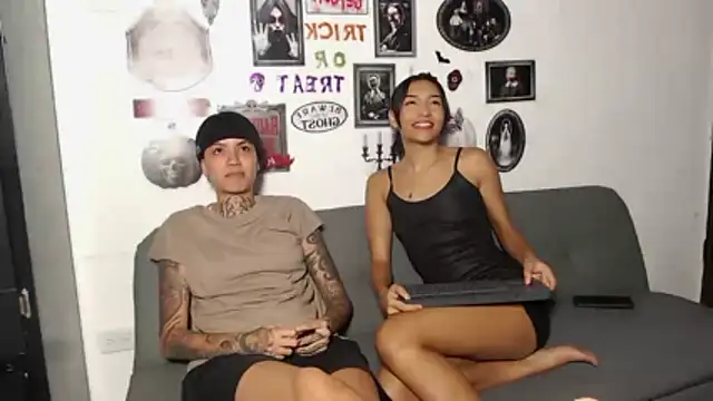 ParisAndVi online show from October 26, 2025, 8:20 pm