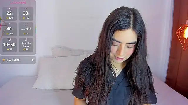 sashaa petit online show from November 25, 2025, 11:32 am