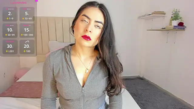 sashaa petit online show from September 29, 2025, 11:16 am