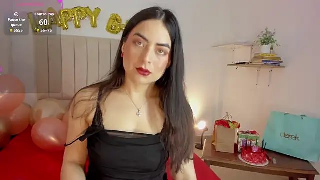 sashaa petit online show from October 7, 2025, 11:22 am