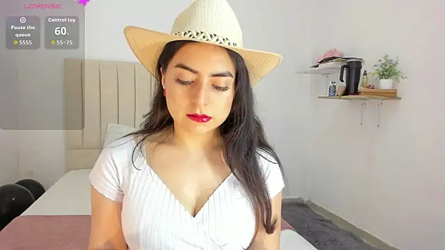 sashaa petit online show from September 15, 2025, 12:05 pm