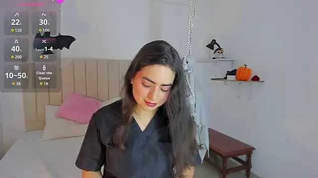 sashaa petit online show from October 27, 2025, 11:22 am