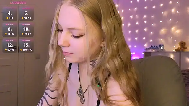 RebeccaAster online show from April 23, 2026, 6:09 pm
