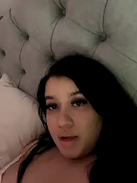 Snapshot of Aliciawhitee chatting on October 7, 2025, 11:39 pm Aliciawhitee online show from October 7, 2025, 11:39 pm