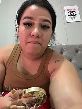 Snapshot of Aliciawhitee chatting on October 14, 2025, 12:22 am Aliciawhitee online show from October 14, 2025, 12:22 am